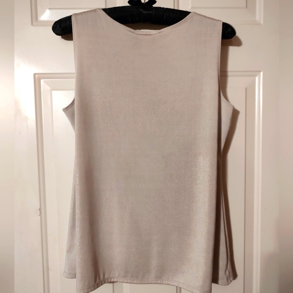 🐈 Striking Chico's Travelers Light Gold Lame Metallic Pleated Cami Tank - L (2) - Picture 4 of 16